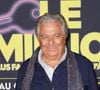Christian Clavier, héros du film "Qu'est ce qu'on a fait au bon dieu ?", a quitté la France pour un pays voisin où il vit désormais avec son épouse.

Christian Clavier à l'avant-première du film "Le million" au cinéma UGC Ciné Cité Bercy à Paris © Coadic Guirec/Bestimage