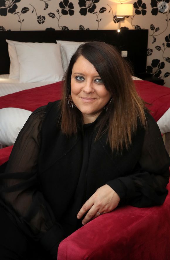 Aurélie Cabrel, la fille aîné du chanteur, poursuit son propre chemin. 

 La chanteuse Aurélie Cabrel, fille de Francis Cabrel, ouvre le superbe hôtel restaurant "Le square" à Astaffort le 11 avril 2018, fief de la famille Cabrel, village de 2500 habitants dans la campagne du Lot et Garonne proche d'Agen. 
© Patrick Bernard/Bestimage