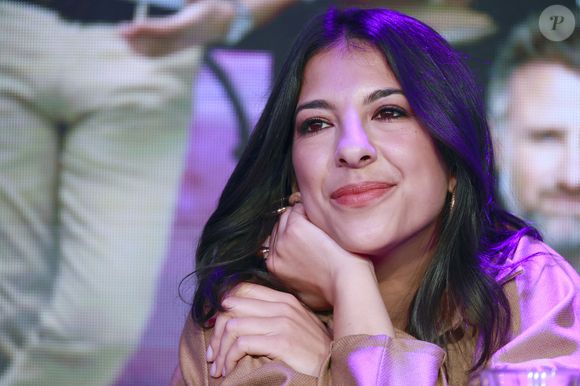 Kenza Saïb-Couton nous explique avoir justement déjà été recadrée avec ses partenaires de jeu.

Kenza Saïb-Couton de Demain nous appartient lors du festival Séries Mania à Lille le 22 mars 2025

© Chrisotphe Aubert via Bestimage