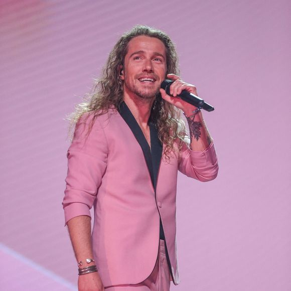 Julien Doré en concert au Zenith Arena à Lille le 10 décembre 2022. Crédit Stéphane Vansteenkiste / Bestimage