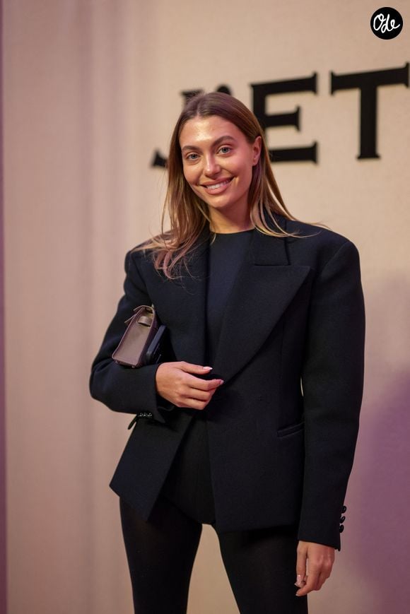 Heloise Agostinelli au photocall du défilé Etam Live Show 2025 « J'ETAM » au Palais Brongniart à Paris le 30 septembre 2025.

Veeren / Perusseau / Bestimage