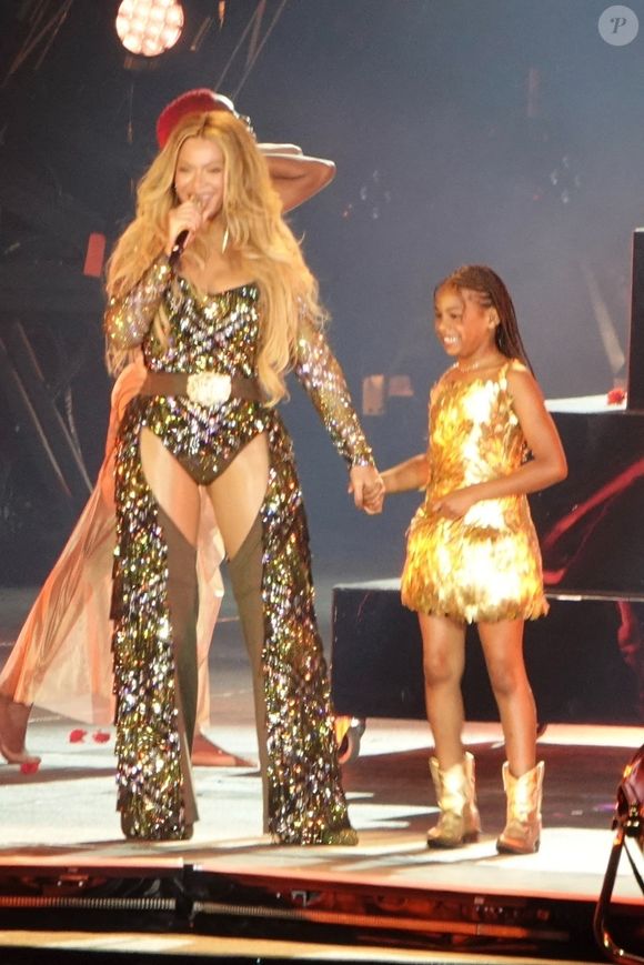Beyonce Knowles en concert à Los Angeles dans le cadre de sa tournée "Cowboy Carter". Beyonce a fait monter sur scène ses filles Blue Ivy et Rumi Carter.Backgrid USA / Bestimage