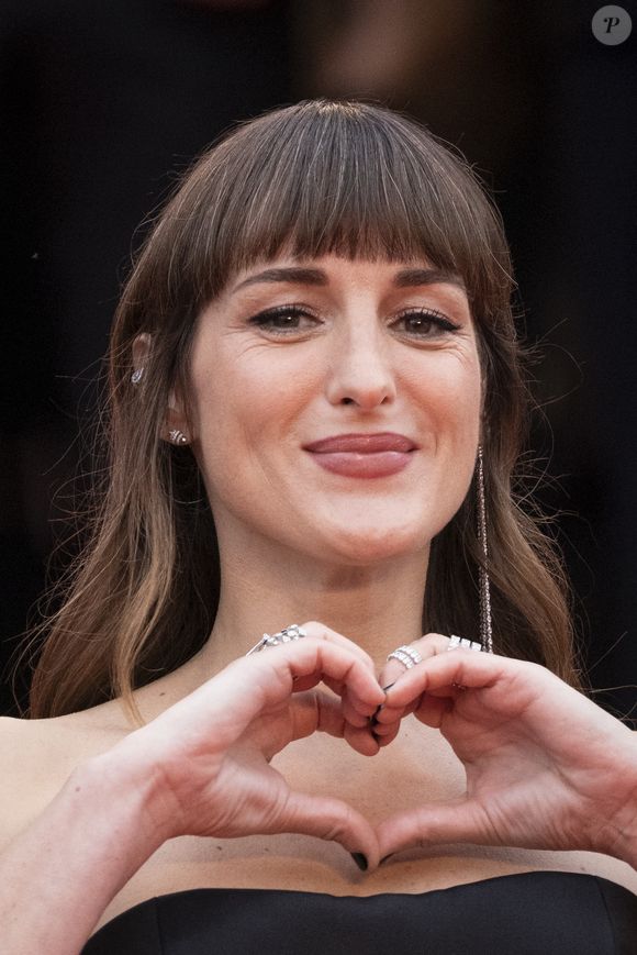Juliette Armanet - Montée des marches du film "Partir un jour" pour la cérémonie d'ouverture du 78e Festival International du Film de Cannes, au Palais des Festivals à Cannes. Le 13 mai 2025. © Jacovides-Moreau / Bestimage