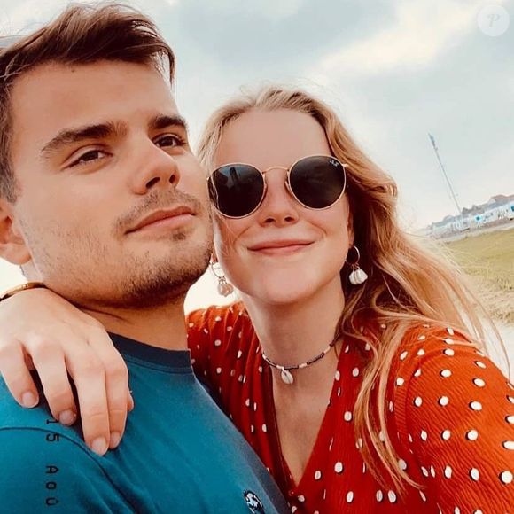Et le journaliste de 30 ans a décidé de fuir la capitale avec sa femme et leur bébé pour bénéficier à la place des bienfaits d'un cadre beaucoup plus naturel. 

Gauthier Le Bret et sa femme Eloïse sur Instagram.
