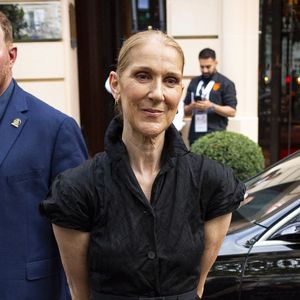 Celine Dion quitte son hôtel, toujours adorée par ses fans à chaque fois qu'elle sort, à Paris, France, le 24 juillet 2024. Photo by Splash News/ABACAPRESS.COM