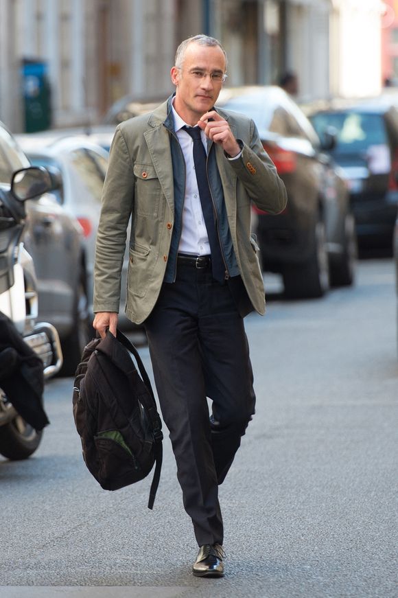 Le journaliste de TF1 Gilles Bouleau arrive aux bureaux de l'ancien président Nicolas Sarkozy pour une interview au réseau de radio Europe 1 et à la chaîne de télévision TF1 dans le centre de Paris, France, le 2 juillet 2014.  Photo de Nicolas Gouhier/ABACAPRESS.COM