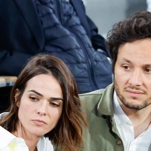 Le chanteur Vianney et sa femme Catherine Robert en tribunes lors des Internationaux de France de Tennis de Roland Garros 2025, à Paris, France, le 6 juin 2025. © Jacovides-Moreau/Bestimage