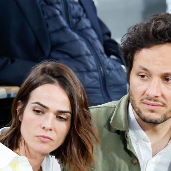 Le chanteur Vianney et sa femme Catherine Robert en tribunes lors des Internationaux de France de Tennis de Roland Garros 2025, à Paris, France, le 6 juin 2025. © Jacovides-Moreau/Bestimage
