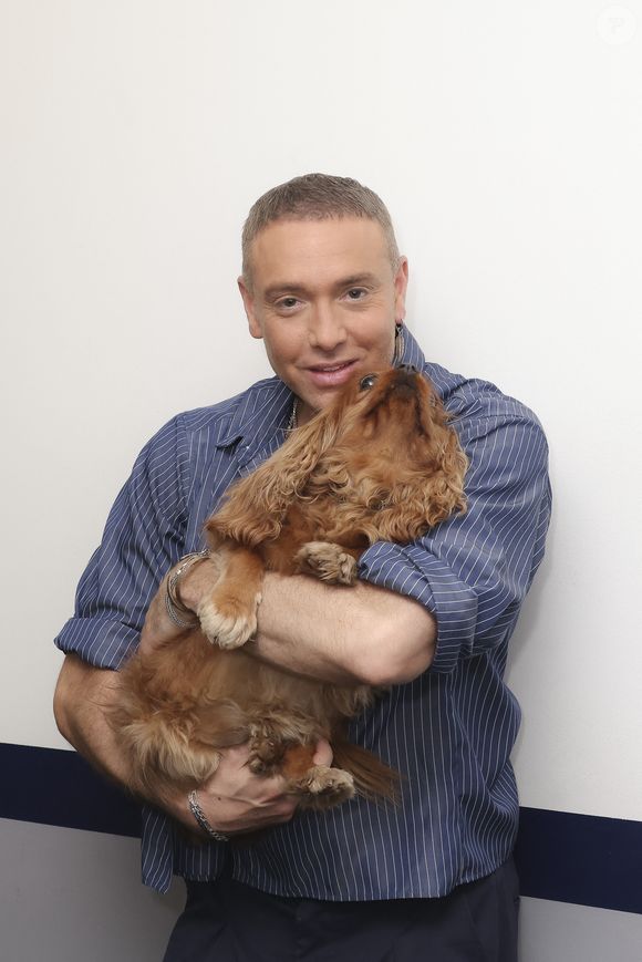 Exclusif - Maxime Dereymez et Ginger, en backstage de l'enregistrement de l'émission On Connait La Chanson Années 90, présentée par L.Boccolini et diffusée le 19 mai 2026 sur W9, à Paris, France, le 8 avril 2026. © Jack Tribeca/Bestimage