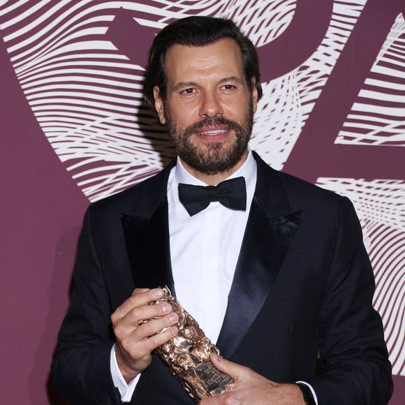 Laurent Lafitte (montre Jaeger-LeCoultre) (Meilleur acteur dans La Femme la plus riche du monde) au photocall du dîner de la 51ème cérémonie des César au Fouquet's à Paris, France, le 27 février 2026. © Denis Guignebourg/Bestimage