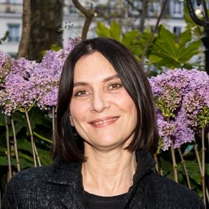 Géraldine Pailhas pose lors de la remise du prix littéraire "La Closerie des Lilas" à la Closerie des Lilas à Paris, le 18 avril 2023. Le prix littéraire de la Closerie des Lilas a été décerné à la romancière Y. Ghata pour "Le Testament du prophète". © Pierre Perusseau/Bestimage