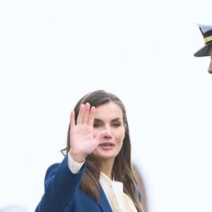 Le roi Felipe VI et la reine Letizia d'Espagne président les adieux du « Juan Sebastián de Elcano » avec l'Infante Leonor comme aspirante à Cadix - January 11, 2025, Cadiz, Andalucia, Spain: King Felipe VI of Spain, Queen Letizia of Spain attends the farewell of the training ship Juan Sebastian de Elcano at Port on January 11, 2025 in Cadiz, Spain  .Princess of Asturias will take part in this training cruise as part of her military education, sailing alongside 76 midshipmen and visiting eight countries on a six-month journey covering over 17,000 nautical miles. (Credit Image: © Jack Abuin/ZUMA Press Wire)