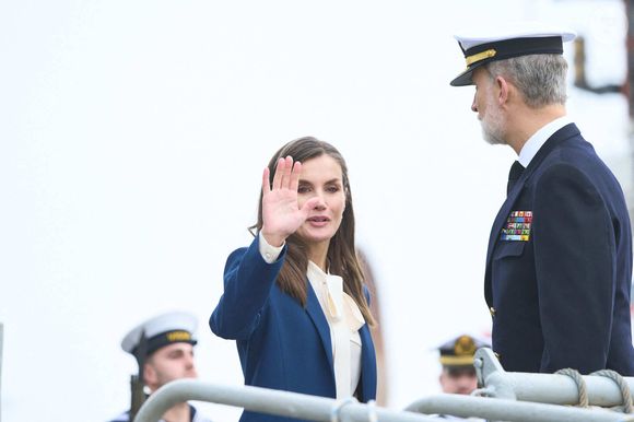 Le roi Felipe VI et la reine Letizia d'Espagne président les adieux du « Juan Sebastián de Elcano » avec l'Infante Leonor comme aspirante à Cadix - January 11, 2025, Cadiz, Andalucia, Spain: King Felipe VI of Spain, Queen Letizia of Spain attends the farewell of the training ship Juan Sebastian de Elcano at Port on January 11, 2025 in Cadiz, Spain  .Princess of Asturias will take part in this training cruise as part of her military education, sailing alongside 76 midshipmen and visiting eight countries on a six-month journey covering over 17,000 nautical miles. (Credit Image: © Jack Abuin/ZUMA Press Wire)