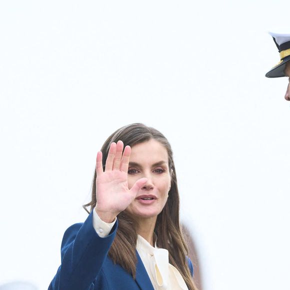 Le roi Felipe VI et la reine Letizia d'Espagne président les adieux du « Juan Sebastián de Elcano » avec l'Infante Leonor comme aspirante à Cadix - January 11, 2025, Cadiz, Andalucia, Spain: King Felipe VI of Spain, Queen Letizia of Spain attends the farewell of the training ship Juan Sebastian de Elcano at Port on January 11, 2025 in Cadiz, Spain  .Princess of Asturias will take part in this training cruise as part of her military education, sailing alongside 76 midshipmen and visiting eight countries on a six-month journey covering over 17,000 nautical miles. (Credit Image: © Jack Abuin/ZUMA Press Wire)