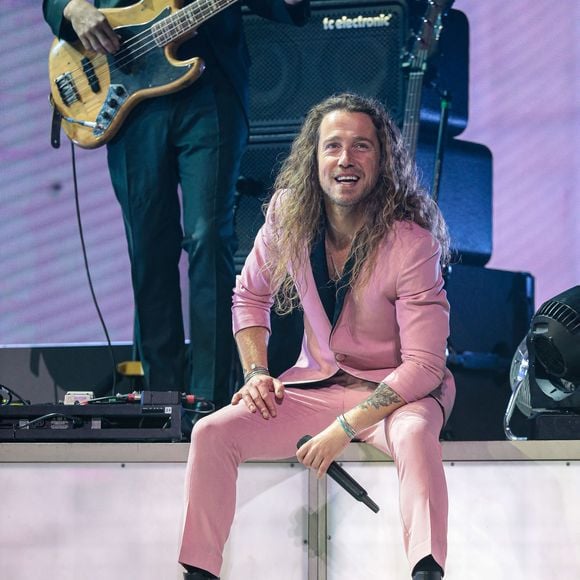 Il s'est par la suite lancé avec succès dans une carrière de chanteur

Exclusif - Julien Doré est en concert au Zenith Arena à Lille le 10 décembre 2022.
© Stéphane Vansteenkiste / Bestimage