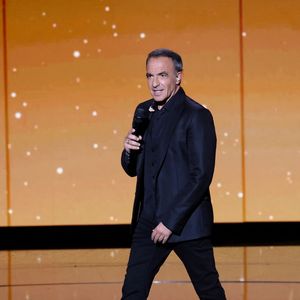 Nikos Aliagas lors de l'enregistrement de l'émission "La chanson secrète N°14", présentée par Nikos Aliagas et diffusée le 26 décembre sur TF1, à Paris le 9 décembre 2025. © Jacovides-Moreau/Bestimage