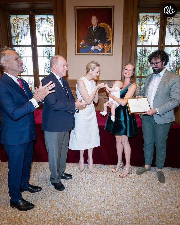 Charlene de Monaco est allée à la rencontre de Anna Ella Carlevaris, la 10 000ème citoyenne de la Principauté. Capture d'écran Instagram