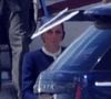 On se souvient notamment d'un vol commercial sur lequel les passagers n'avaient pu cacher leur étonnement en voyant Kate, Charlotte et Louis.
Le prince William et son épouse Kate Middleton à l'aéroport de Glasgow en Écosse, le 22 mai 2025.