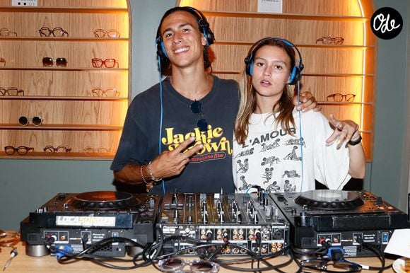 Bob Sinclar a également confié, avec humour, être encore très attaché à sa fille malgré le fait qu'elle soit désormais adulte et en couple.

Raphaël le Friant (fils de Bob Sinclar) et sa sœur Paloma à l'inauguration du showroom de Nathalie Blanc à Paris, France, le 19 juin 2025.

© Christophe Clovis / Bestimage