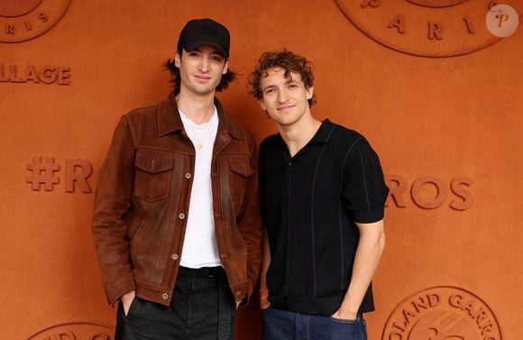 Volodia Schneider et son frère Aliocha Schneider au village lors des Internationaux de France de Tennis de Roland Garros 2026. Paris, le 3 juin 2026.
© Jacovides-Moreau / Bestimage