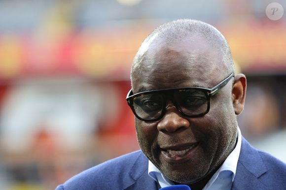 L’ancien joueur assure ne pas avoir “laissé une ardoise” dans les conditions décrites par ses accusateurs
Basile Boli lors du match RC Lens - Olympique de Marseille, stade Bollaert-Delelis, le 6 mai 2023 lors du match de championnat de Ligue 1 Uber Eats opposant le RC Lens à l'Olympique de Marseille au stade Bollaert-Delelis à Lens, France, le 7 mai 2023. Lens won 2-1. © Laurent Sanson/Panoramic/Bestimage