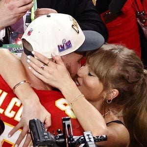 Taylor Swift et Travis Kelce ont annoncé leur union le 26 août 2025.
Taylor Swift et Travis Kelce au Super Bowl. (Credit Image: © Charles Baus/Cal Sport Media)