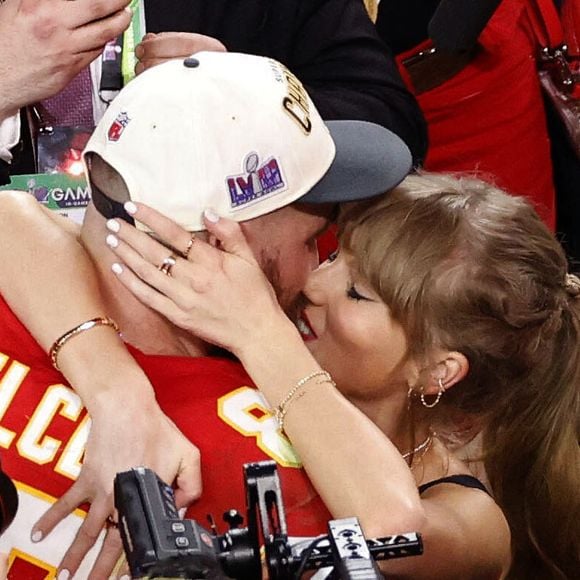 Taylor Swift et Travis Kelce ont annoncé leur union le 26 août 2025.
Taylor Swift et Travis Kelce au Super Bowl. (Credit Image: © Charles Baus/Cal Sport Media)