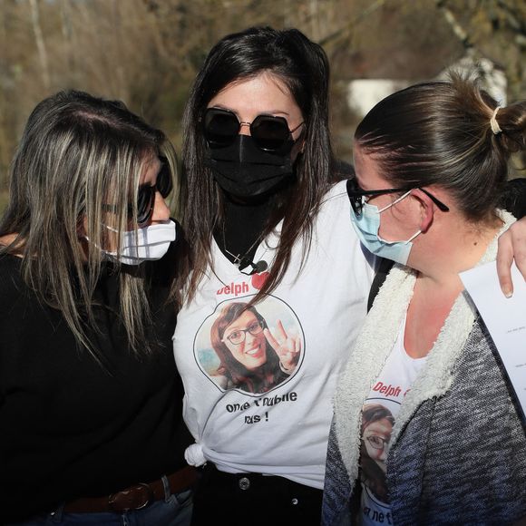 La famille et les proches se sont réunis pour une marche blanche en hommage à Delphine Jubillar, l'infirmière de 33 ans, disparue à Cagnac-les-Mines. Le 19 décembre 2021. © Patrick Bernard / Bestimage