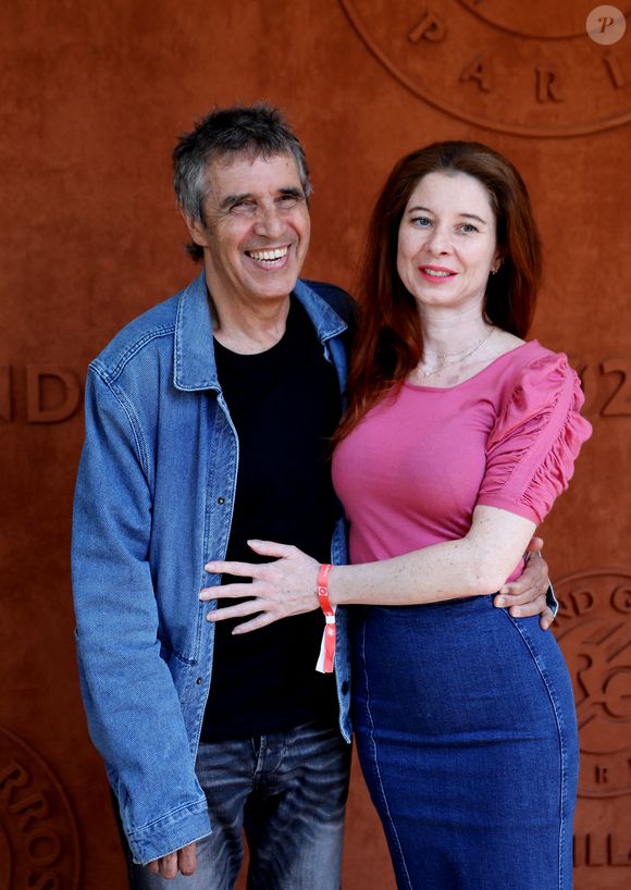Julien Clerc avec sa femme Hélène Grémillon au village (jour 14) lors des Internationaux de France de Tennis de Roland Garros 2022 à Paris, France © Dominique Jacovides/Bestimage