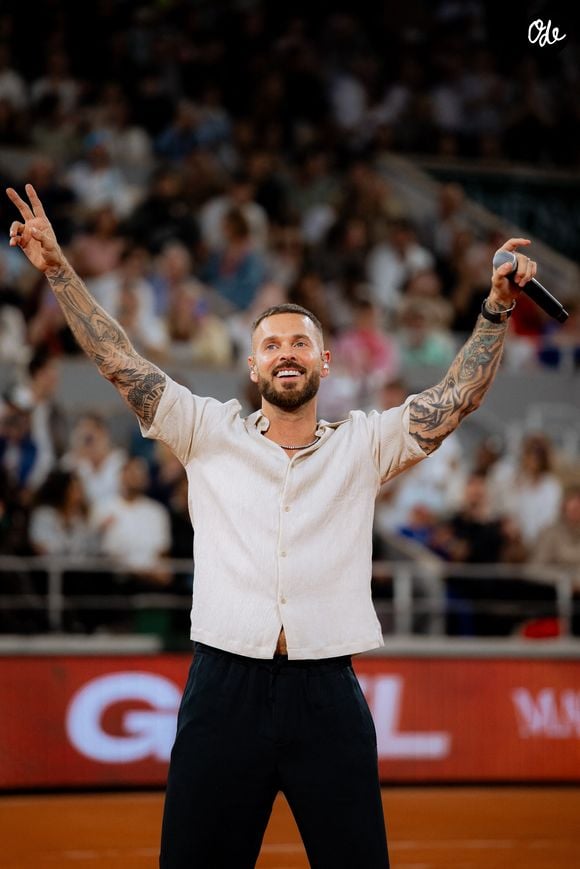 Le chanteur français Matt Pokora chante lors de la fête de Gaël et ses amis, le 4e jour des qualifications de Roland-Garros 2026, à Roland-Garros le 20 mai 2026 à Paris, en France. © Pauline Figuet/Sport Press Photo via ZUMA Press/Bestimage | 00756713