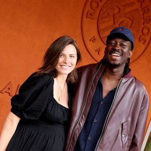 Comme on l'apprend dans les pages de Madame Figaro, son coup de cœur absolu pour les sorties en famille reste sans hésitation la librairie Chantelivre, nichée dans le 6e arrondissement de Paris.

Mory Sacko et sa compagne Emilie Rouquette au village lors des Internationaux de France de Tennis de Roland Garros le 3 juin 2026 © Jacovides / Moreau / Bestimage