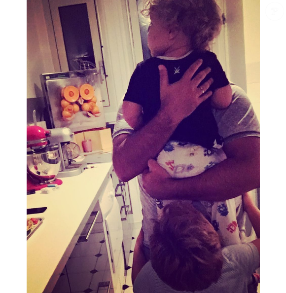 L'époux de Vitaa, Hicham, avec leurs deux fils, Liham (né en 2011) et Adam (né en 2014), sur une photo publiée sur Instagram le 6 novembre 2016