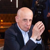 "Ne souhaitant ni s'excuser, ni revenir sur ses propos..." : Jean-Michel Aphatie mis en retrait par la direction de RTL, il réagit