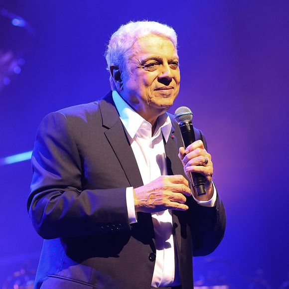 “J’aime les gens du pays que je connais depuis très longtemps et qui m’ont adopté à cause de ça. J’ai rien à voir avec les mondanités”, ajoute-t-il

Exclusif - Enrico Macias -  Premier concert de Enrico Macias à l'Olympia à Paris le 18 mai 2024. Encore un tour pour Enrico Macias à l’Olympia ! Parce qu’Enrico est un homme méditerranéen ses chansons rassemblent et s’offrent comme un message d’espoir et de tolérance. Par sa voix chaleureuse et sa poésie, il réunit les générations et nous donne en cadeau son sourire légendaire et solaire. 60 ans après le premier Olympia d’Enrico Macias, rendez-vous les 18 & 19 mai 2024 pour deux soirs de fête comme seul Enrico en a le secret ! © Coadic Guirec/Bestimage