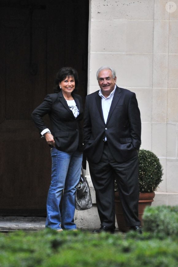 Dominique Strauss-Kahn et son épouse Anne Sinclair arrivent à leur appartement, Place Des Vosges, à Paris, France, le 4 septembre 2011. Photo par ABACAPRESS.COM