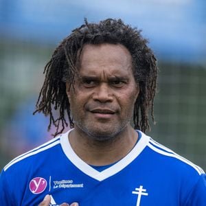 Christian Karembeu lors du match d'inauguration du stade Charles de Gaulle à Colombey-les-Deux-Églises entre le Variétés Club de France et le club local le 6 juin 2021. Ce match contre le FC Colombey a été joué au profit de la Fondation Anne-de-Gaulle 
© Pierre Perusseau / Bestimage