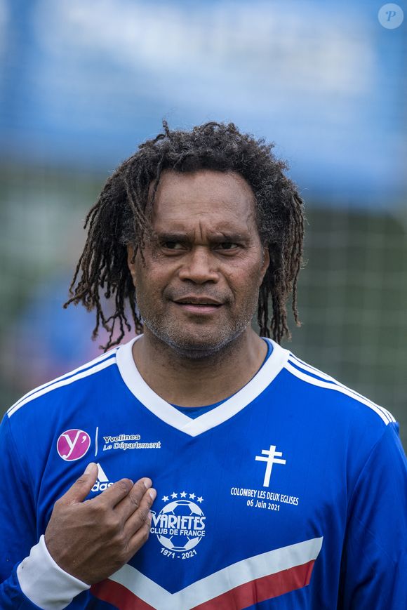 Christian Karembeu lors du match d'inauguration du stade Charles de Gaulle à Colombey-les-Deux-Églises entre le Variétés Club de France et le club local le 6 juin 2021. Ce match contre le FC Colombey a été joué au profit de la Fondation Anne-de-Gaulle 
© Pierre Perusseau / Bestimage