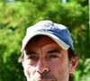En légende, Anthony a écrit : « Merci à vous, 8 novembre », accompagné du chiffre « 90 », symbole de l’âge qu’aurait eu Alain.

Exclusif - Un an jour pour jour après le décès d'Alain Delon, son fils Anthony (avec Loubo, le berger belge de son père) lui a rendu hommage au domaine familial de Douchy dans le Loiret, France, le 18 août 2025. 

© Christian Liewig/Bestimage