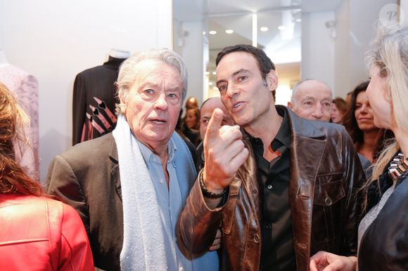 Exclusif - Alain Delon et son fils Anthony Delon - Lancement de la marque de vêtements de cuir "Anthony Delon 1985" chez Montaigne Market à Paris. Le 7 mars 2017
© Philippe Doignon / Bestimage
