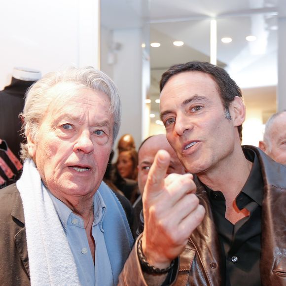 Exclusif - Alain Delon et son fils Anthony Delon - Lancement de la marque de vêtements de cuir "Anthony Delon 1985" chez Montaigne Market à Paris. Le 7 mars 2017
© Philippe Doignon / Bestimage