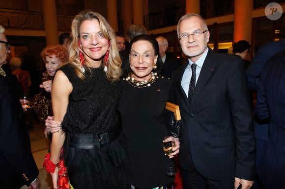 Le couple avait déjà été aperçu ensemble lors de plusieurs événements publics en 2025.

Julia Neugebauer, Judith Pisar et Franck Michel (Directeur du Théâtre des Champs Élysée) - Dîner des Mécènes au théâtre des Champs-Elysées pour le traditionnel dîner sur scène qui marquait les 11 ans de la création du Cercle des Mécènes à Paris le 3 mai 2024. © Bertrand Rindoff / Bestimage