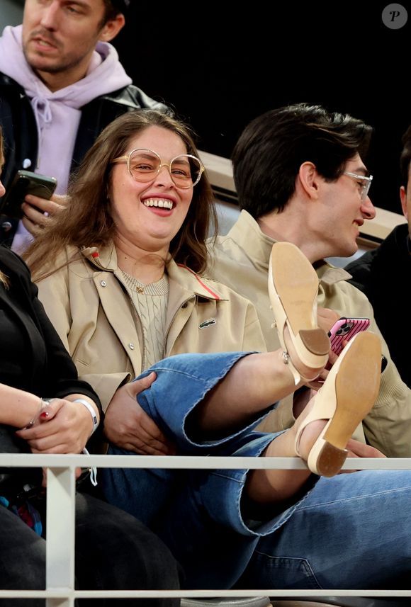 Marie-Ange Casta dans les tribunes lors de la session du soir des Internationaux de France de Tennis de Roland Garros 2025, à Paris, France, le 4 juin 2025. © Jacovides-Moreau/Bestimage