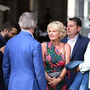 William Leymergie et sa compagne Sophie Davant, Gérard Darmon - Mariage de Claude Lelouch à la mairie du 18ème à Paris. Le 17 juin 2023