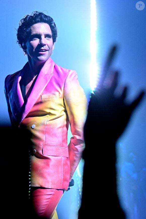 Si aujourd’hui Mika et Andy semblent plus amoureux que jamais, leur histoire n’a pourtant pas été un long fleuve tranquille. 

Mika, l'auteur-compositeur-interprète, musicien et acteur libano-américano-britannique, en concert sur la scène du Grand Auditorium du Palais des Festivals de Cannes dans le cadre du MIDEM 2025 le 30 janvier 2025.
© Bruno Bebert/Bestimage