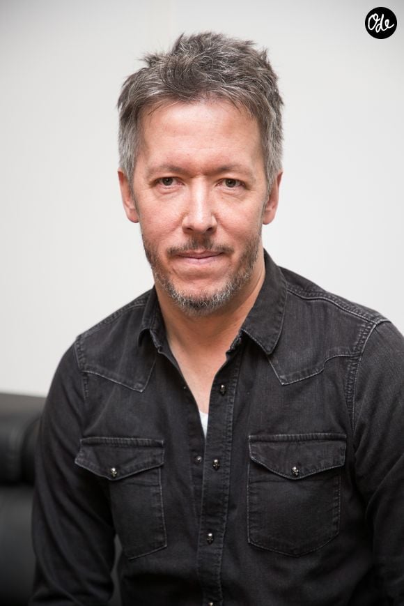 Il s'agit de Jean-Luc Lemoine. Ce dernier avait appris brutalement cet été que son émission dédiée à l'humour s’arrêtait pour lui, une décision qui lui a été imposée

Jean-Luc Lemoine pose dans les locaux de Webedia lors d'un interview pour Purepeople à Levallois-Perret le 21 mars 2018.

BestImage