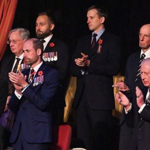 Le prince William, prince de Galles, Catherine Kate Middleton, princesse de Galles, Le roi Charles III d'Angleterre, la princesse Anne d'Angleterre - La famille royale du Royaume Uni assiste au Festival du souvenir  (Festival of Remembrance) au Royal Albert Hall, Londres le 9 novembre 2024.

© Chris Ratcliffe / Pool / Julien Burton via Bestimage