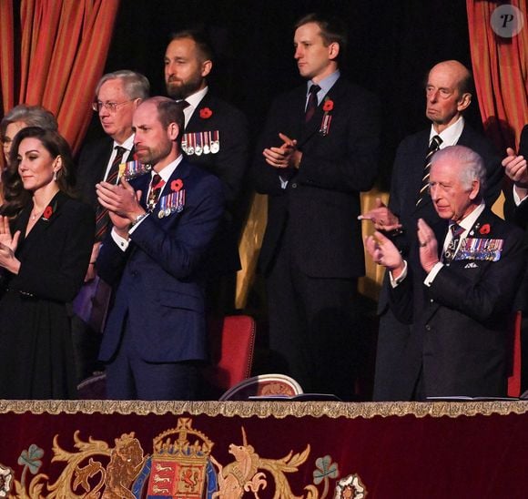 Le prince William, prince de Galles, Catherine Kate Middleton, princesse de Galles, Le roi Charles III d'Angleterre, la princesse Anne d'Angleterre - La famille royale du Royaume Uni assiste au Festival du souvenir  (Festival of Remembrance) au Royal Albert Hall, Londres le 9 novembre 2024.

© Chris Ratcliffe / Pool / Julien Burton via Bestimage