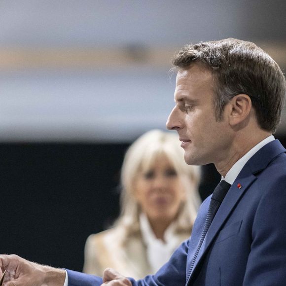 La première dame Brigitte Macron - Le président Emmanuel Macron a voté au Touquet pour le premier tour des élections législatives le 12 juin 2022. © Eliot Blondet / Pool / Bestimage