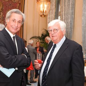 Exclusif - Patrick de Carolis et Dominique Ribeyre - Quelques semaines après avoir ouvert la Journée de l'Assemblée nationale dédiée à l'Engagement, le samedi 11 avril 2026, M.Ladreit de Lacharrière a reçu Y.Braun-Pivet pour un prestigieux dîner du Cercle de la Revue des Deux Mondes, le 8 juin 2026. 
© Jack Tribeca / Bestimage