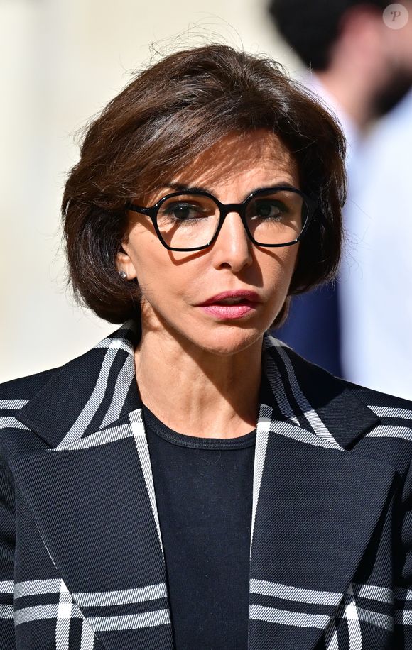 Rachida Dati a dénoncé des propos "graves et contraires à la déontologie", et les critiques ont fusé de toutes parts, des Républicains au Rassemblement national en passant par La France insoumise. 

Rachida Dati, Ministre de la Culture - Cérémonie d’Adieu aux armes du général d’armée Thierry Burkhard, à l’Hôtel national des Invalides à Paris, le 5 septembre 2025. 
© Christian Liewig / Bestimage